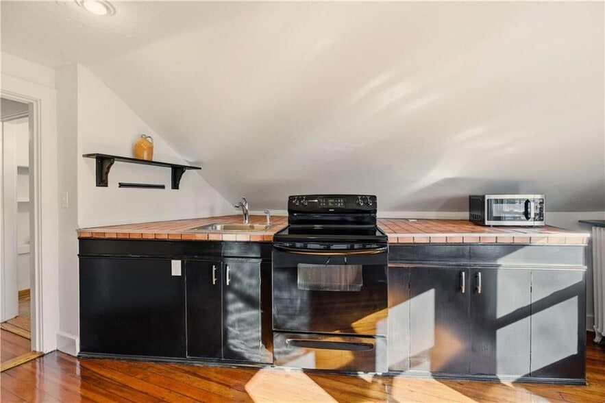 Building Photo - 31 Bayside Ave