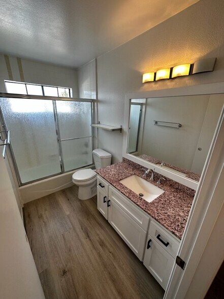 Upstairs bathroom - 2424 Santa Ana Ave