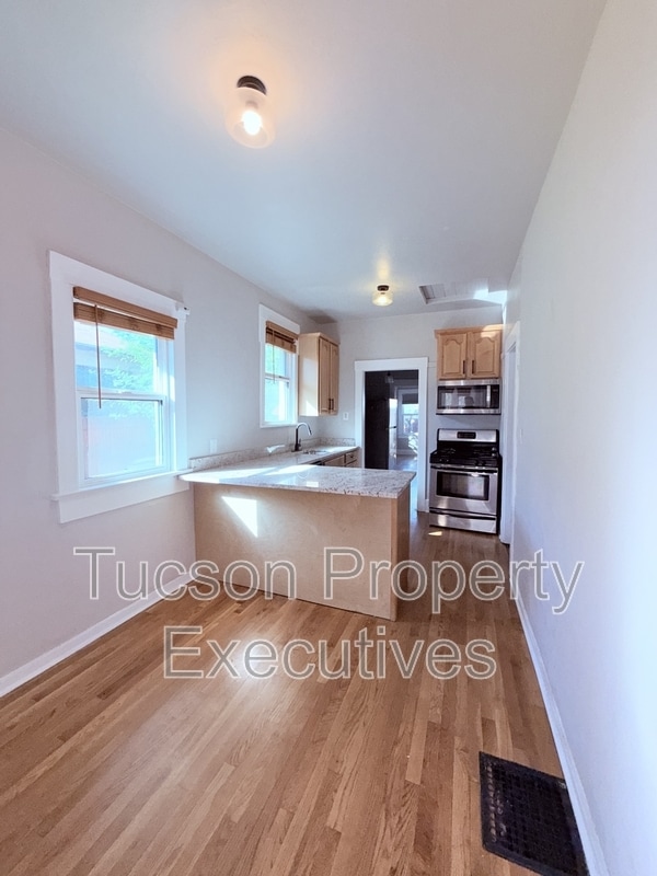 Building Photo - 1245 N 1st Ave