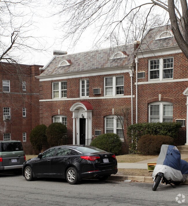 Building Photo - 4025 Davis Place NW