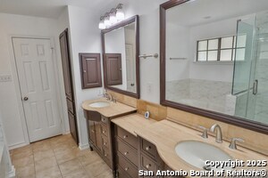 Building Photo - 16714 Summer Creek Dr