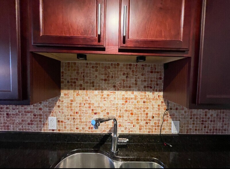 Kitchen Detail - 700 E 8th St