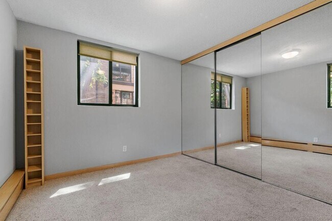 Building Photo - 2530 1st Ave S