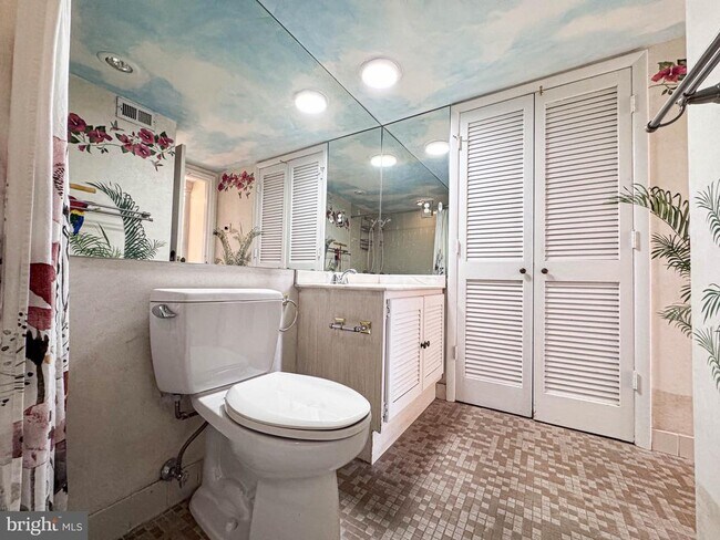 Building Photo - 3800 Fairfax Dr