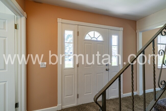 Building Photo - 1561 E 4945 S