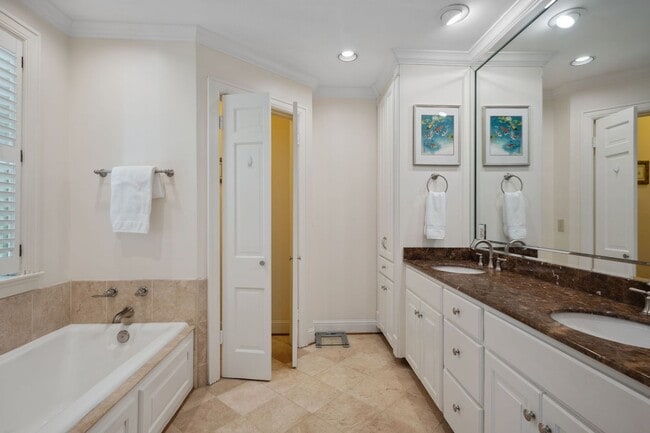 Building Photo - Extremely RARE opportunity in Green Hills
