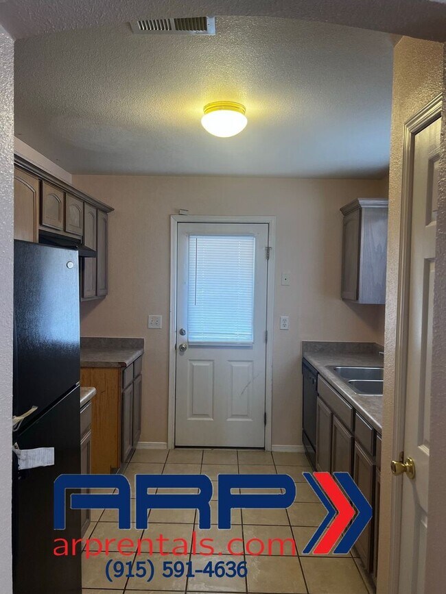 Building Photo - AMAZING EASTSIDE HOME