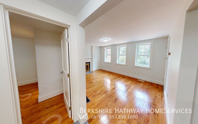 Building Photo - 3 Gibson St