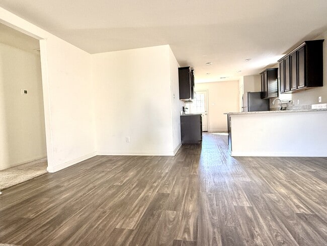 Building Photo - 1008 Riverdale Cove