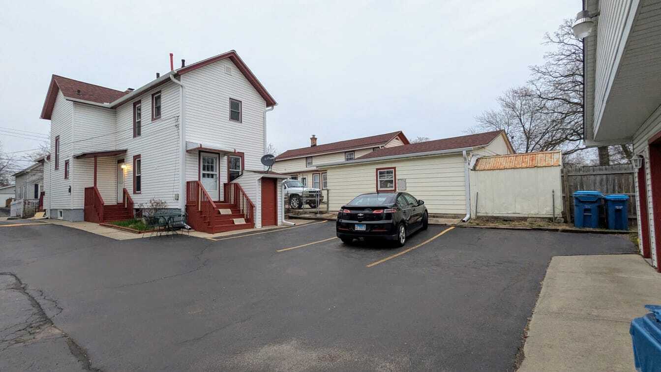 Building Photo - 609 College Ave
