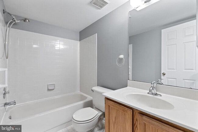 Building Photo - 387 Independence Dr