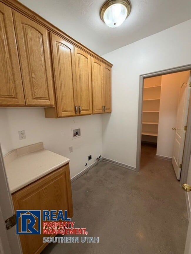 Building Photo - 2 weeks free if moved in by Feb 2nd!!!