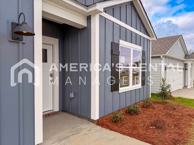 Building Photo - Modern Single Level Living in Doss Ferry - Available NOW!