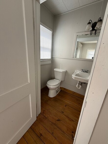 Building Photo - 905 W Main St