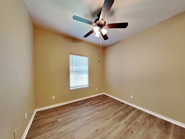 Building Photo - 906 Crystal River