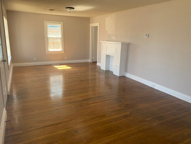 Building Photo - 802 S Fairmont St