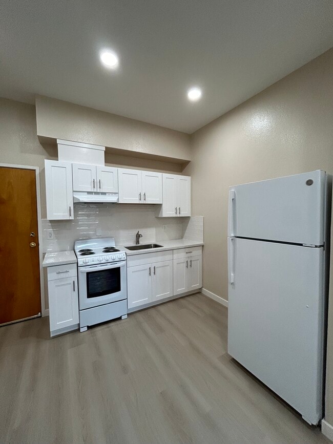 Building Photo - CHINATOWN - Renovated Studio Apartment (1 ...