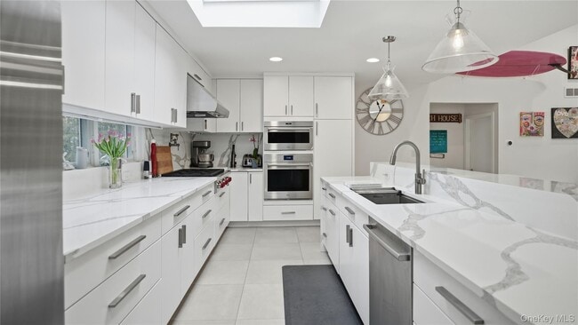 Building Photo - 15 Blueberry Ln