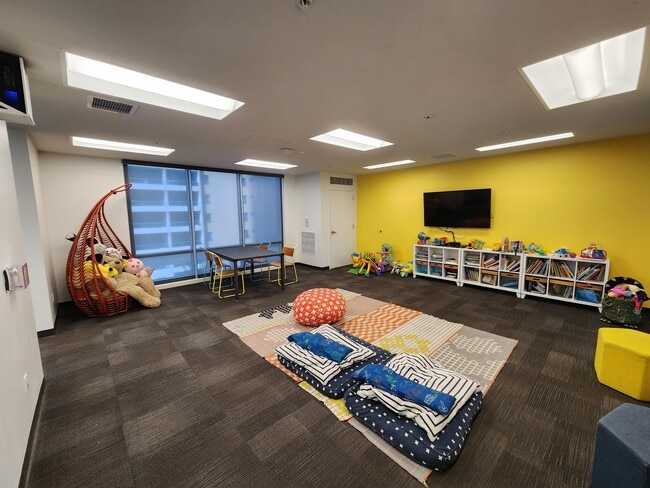 Building Photo - 988 Halekauwila St