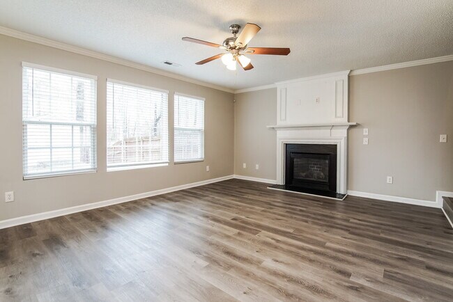 Building Photo - 3020 Hayling Dr