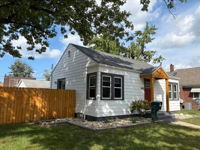 Building Photo - 502 E Homer St