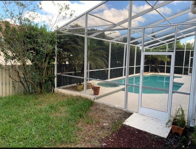 Building Photo - 8055 Glitter Ct