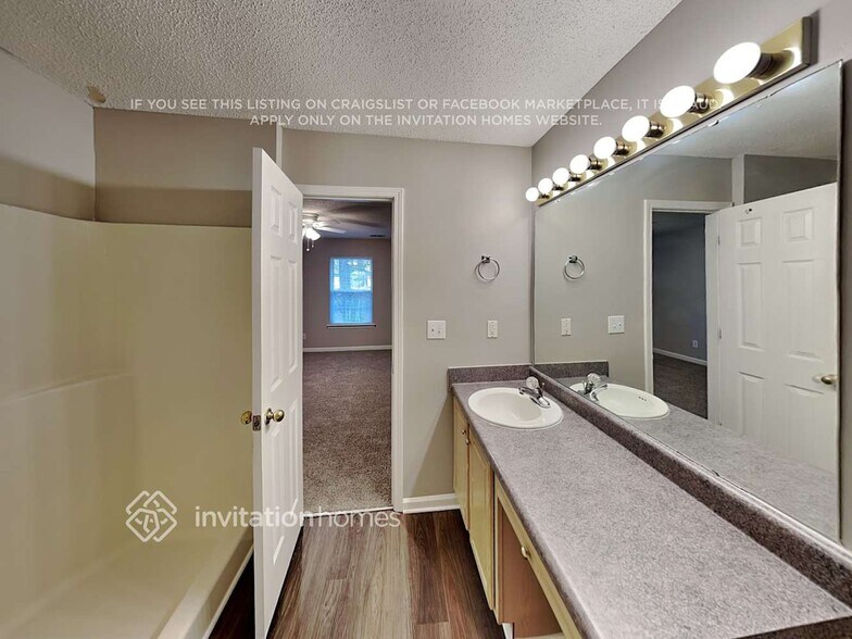 Building Photo - 10020 Little Creek Rd