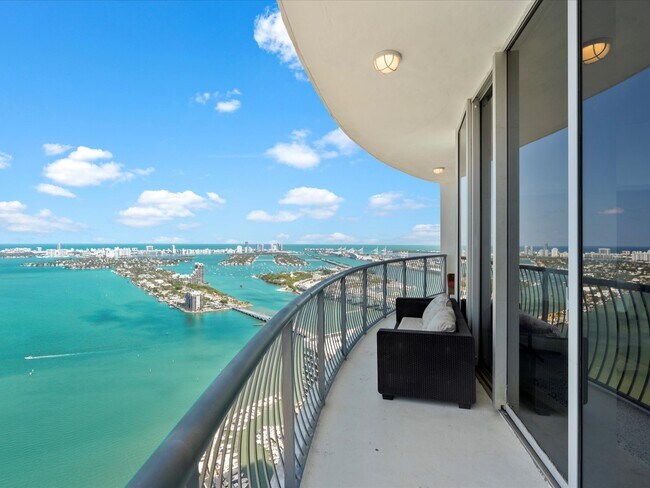 Building Photo - 1750 N Bayshore Dr