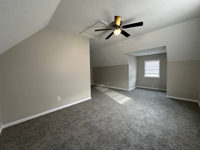 Building Photo - New Carpet and Fresh Paint!