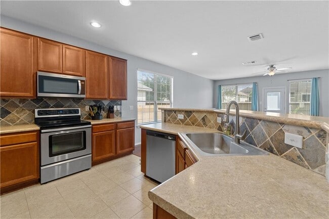 Building Photo - 554 Apricot Dr