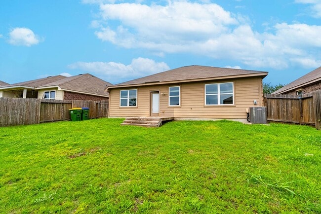 Building Photo - Beautiful 3 bedroom, 2 bathroom home in Manor!!!
