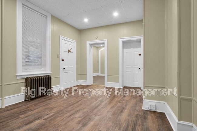 Building Photo - 72 N Main St