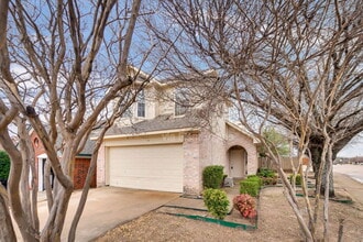 Building Photo - 902 Astaire Ave