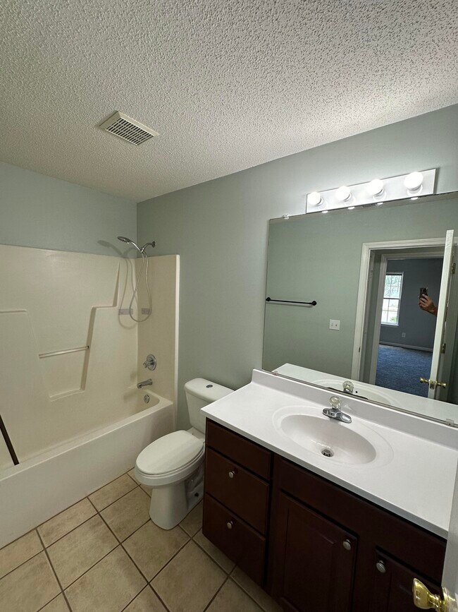 Building Photo - 1001 Windgate Dr