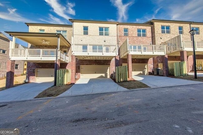 Building Photo - 272 Commons Ave