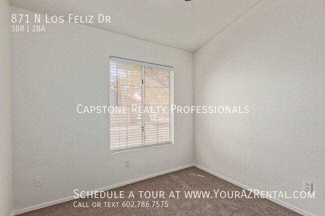Building Photo - 871 N Los Feliz Dr