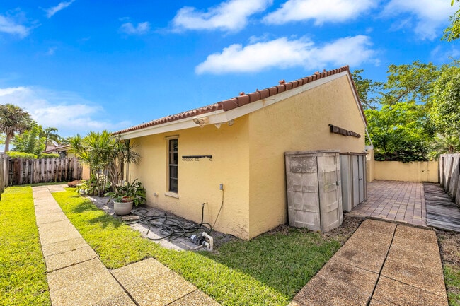 Building Photo - 2075 NW 15th Pl