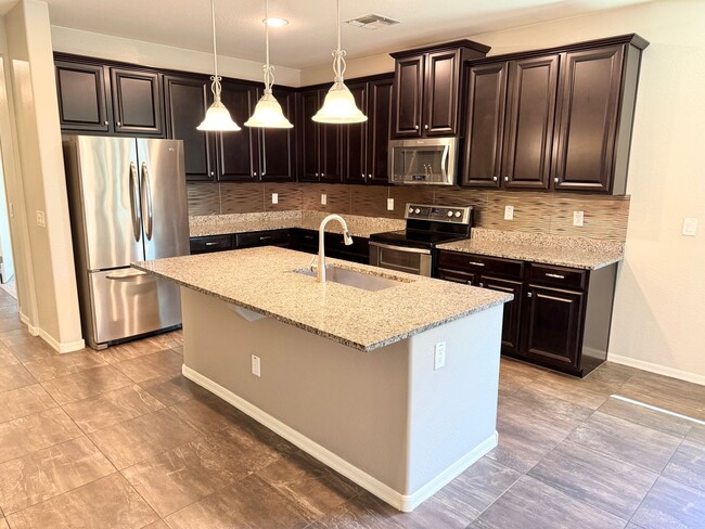 Building Photo - Beautiful 4 Bedroom Single Level Home Loca...