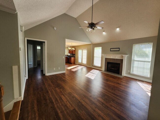 Building Photo - Spacious 4 Bedroom 3 bath in Hamilton on Hunter Subdivision