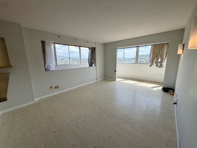 Building Photo - 2421 Ala Wai Blvd