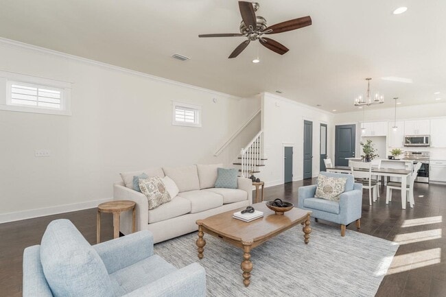 Building Photo - 415 Glenview Dr