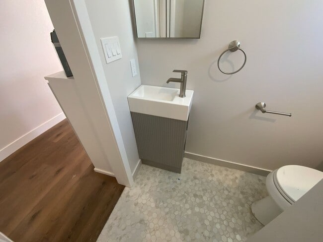 Building Photo - Adorable fully remodeled home on Ruhland with large yard