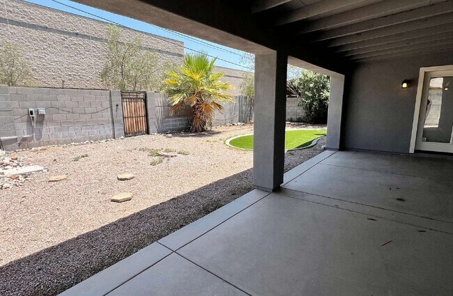 Building Photo - 1643 N 87th Pl