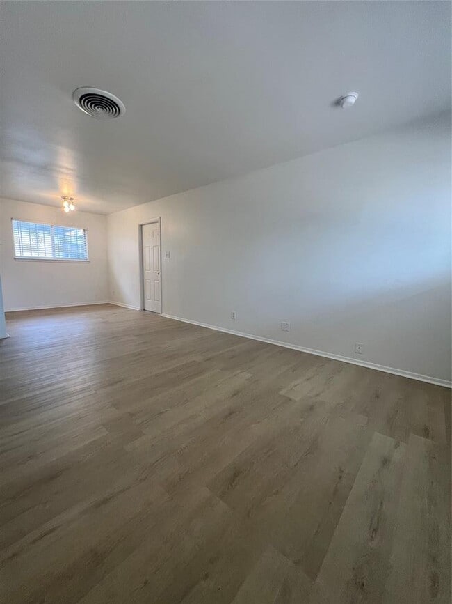 Building Photo - 6005 Cameron Rd