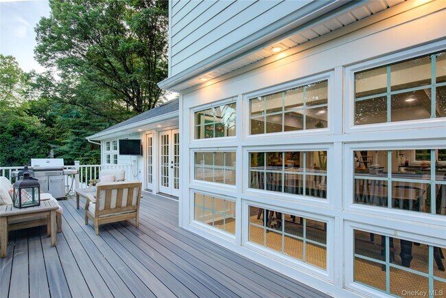 Building Photo - 2 Spring Hollow Rd