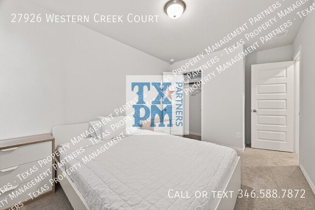 Building Photo - 27926 Western Crk Ct