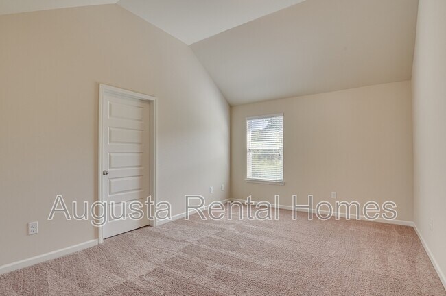 Building Photo - 5014 Vine Ln