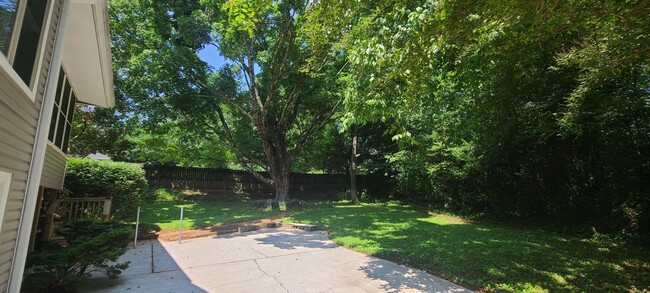 Building Photo - 3 bed 1.5 bath Ranch home in great Atlanta...