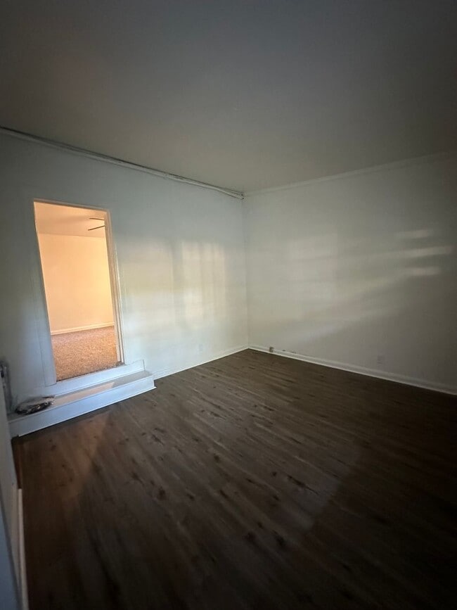 Building Photo - 2 bedroom, 1 bathroom updated home in Normaltown Available now!