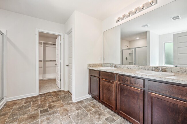 Building Photo - 3092 Hawthorn Farm Blvd